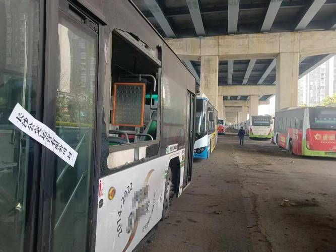 这几天全网闹得沸沸扬扬的长沙占车位事件（无码版本）