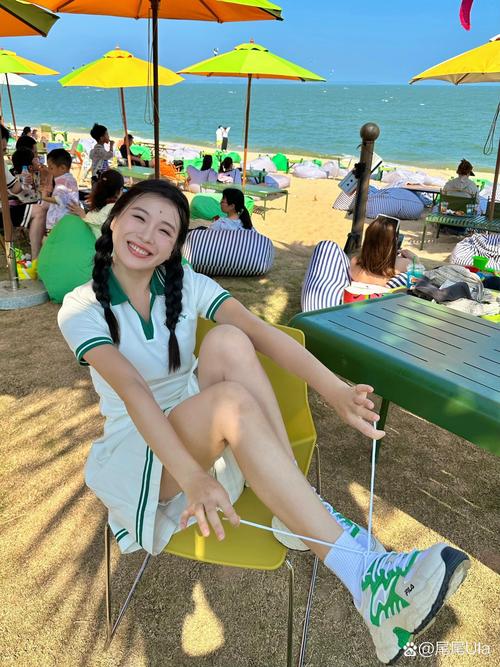 Yoonying_在夏日清凉的海边小憩一会吧