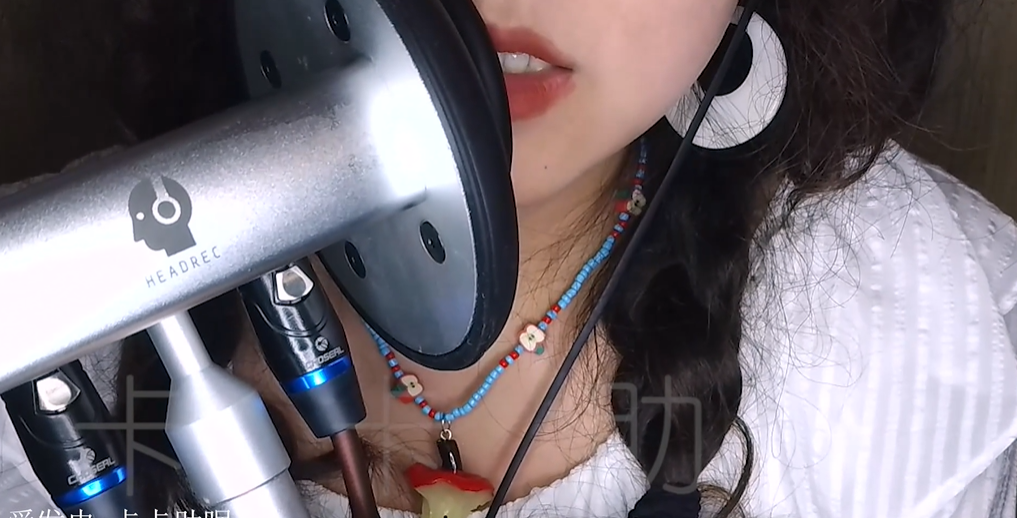 ASMR助眠-#ASMR    #卡卡助眠    弹舌天鹅
